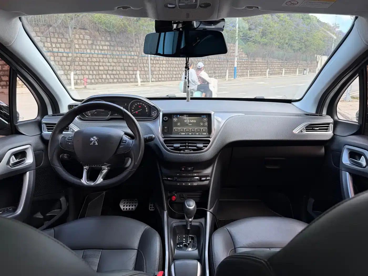 Peugeot 2008 2014 Model 1.6L Automatic Navigation Edition — миниатюра 19