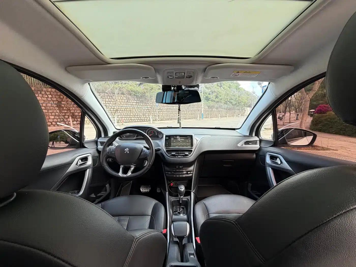 Peugeot 2008 2014 Model 1.6L Automatic Navigation Edition — миниатюра 20