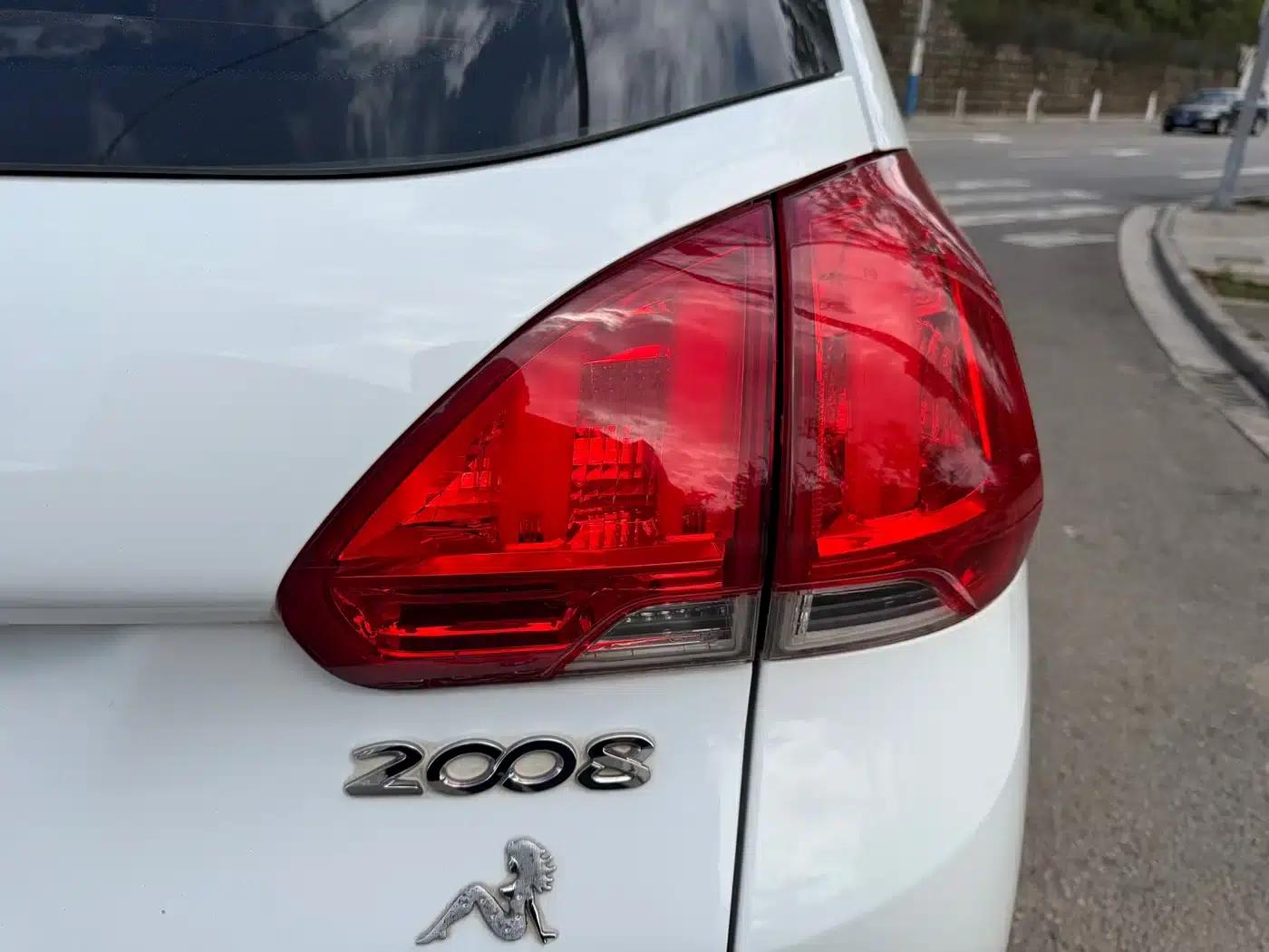 Peugeot 2008 2014 Model 1.6L Automatic Navigation Edition — миниатюра 23
