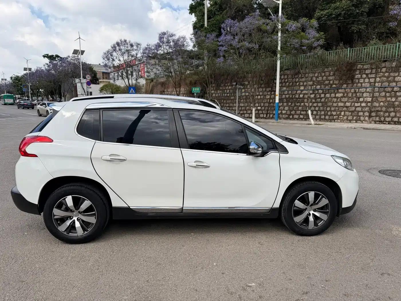 Peugeot 2008 2014 Model 1.6L Automatic Navigation Edition — миниатюра 24