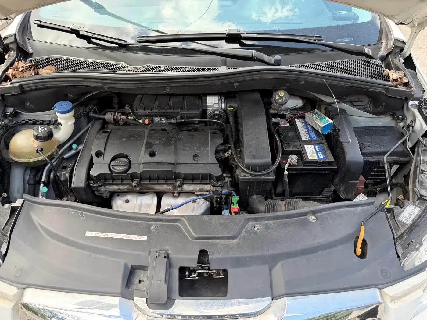 Peugeot 2008 2014 Model 1.6L Automatic Navigation Edition — миниатюра 25