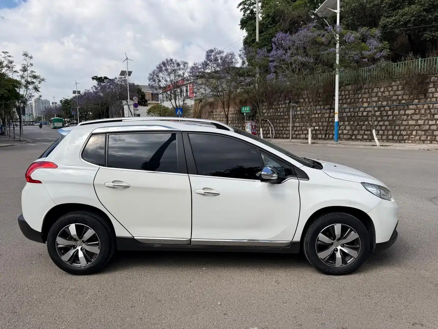 Peugeot 2008 2014 Model 1.6L Automatic Navigation Edition — миниатюра 4