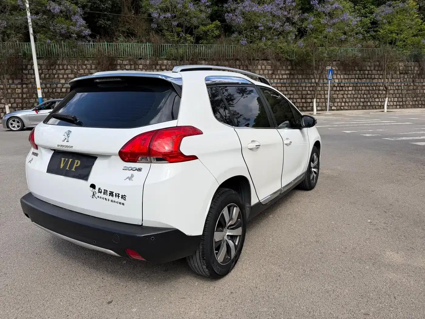 Peugeot 2008 2014 Model 1.6L Automatic Navigation Edition — миниатюра 5