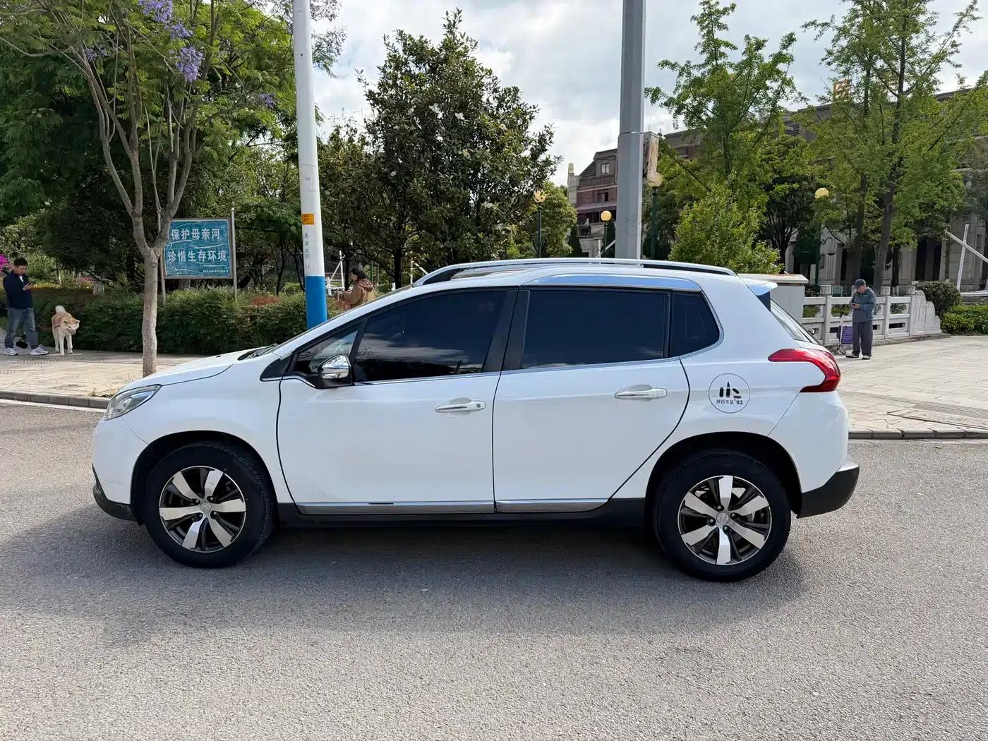 Peugeot 2008 2014 Model 1.6L Automatic Navigation Edition — миниатюра 8