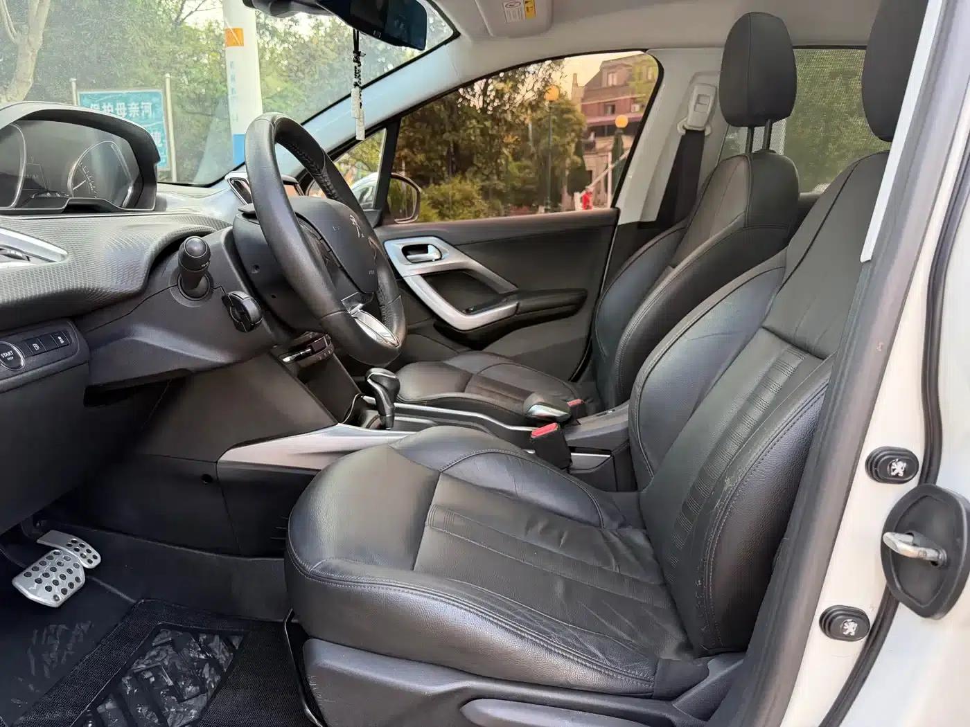 Peugeot 2008 2014 Model 1.6L Automatic Navigation Edition — миниатюра 9