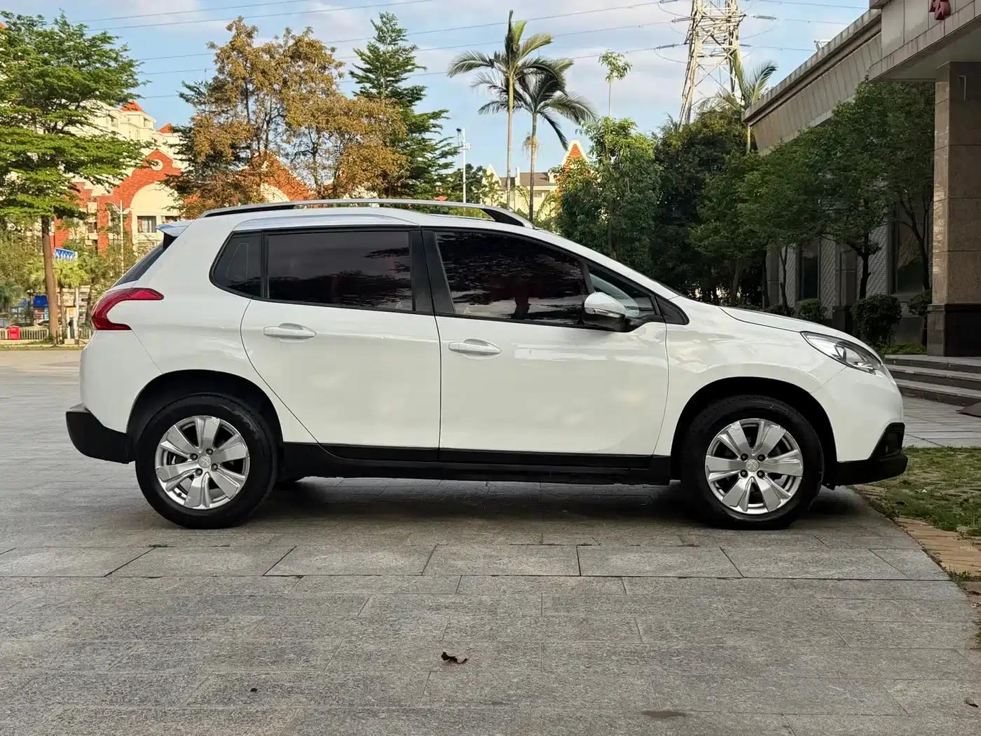 Peugeot 2008 2014 Model 1.6L Automatic Fashion Edition — миниатюра 13