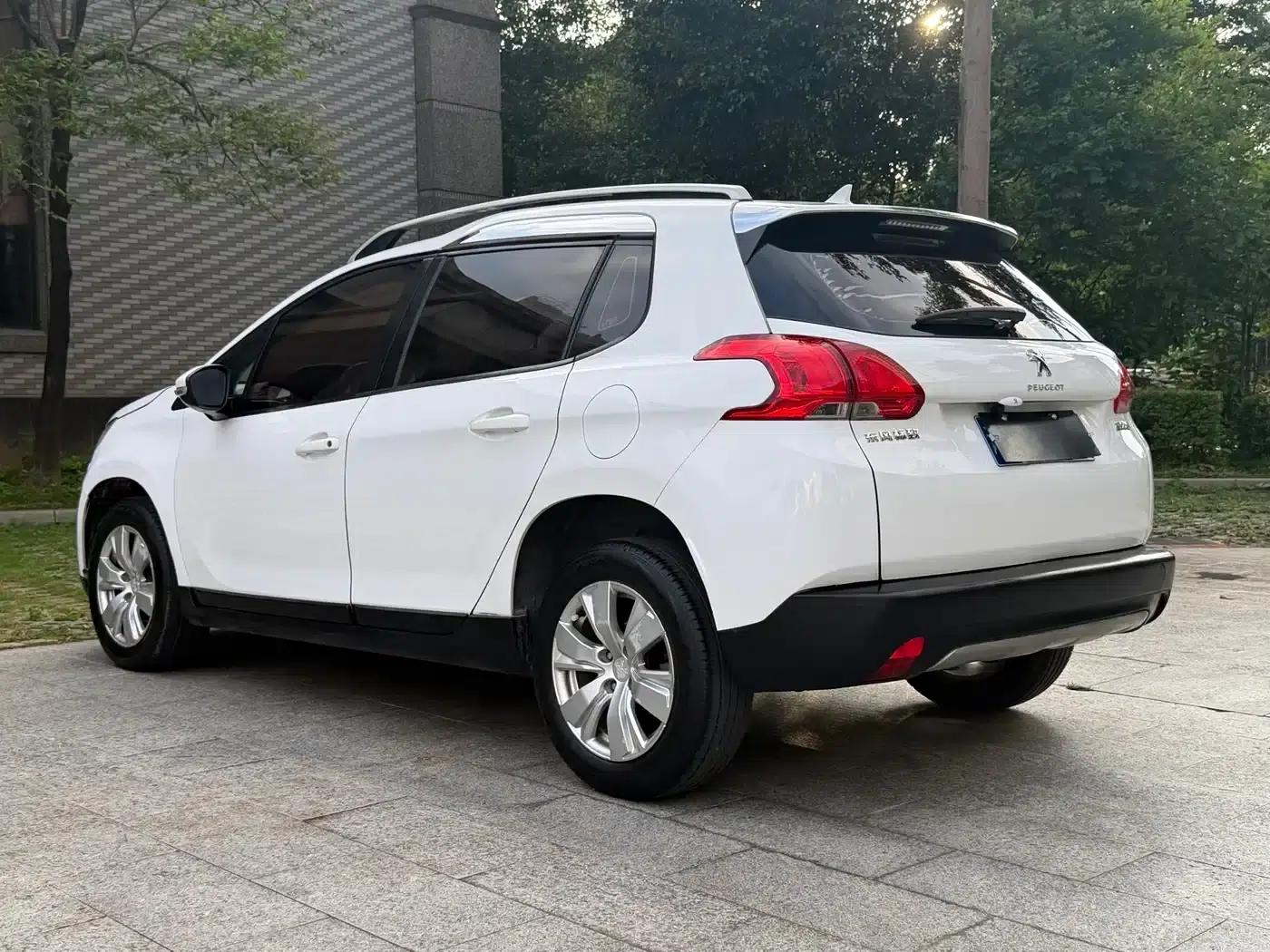 Peugeot 2008 2014 Model 1.6L Automatic Fashion Edition — миниатюра 14
