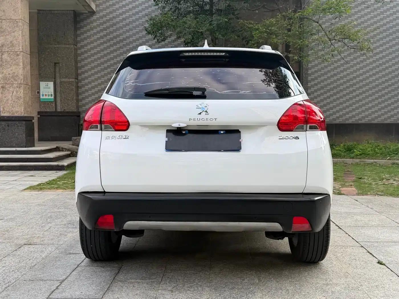 Peugeot 2008 2014 Model 1.6L Automatic Fashion Edition — миниатюра 15