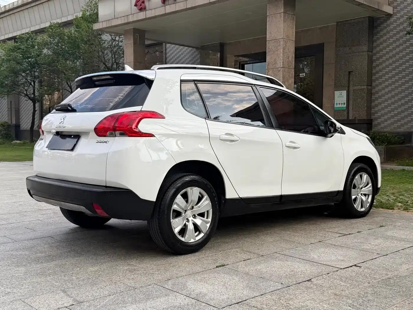 Peugeot 2008 2014 Model 1.6L Automatic Fashion Edition — миниатюра 16