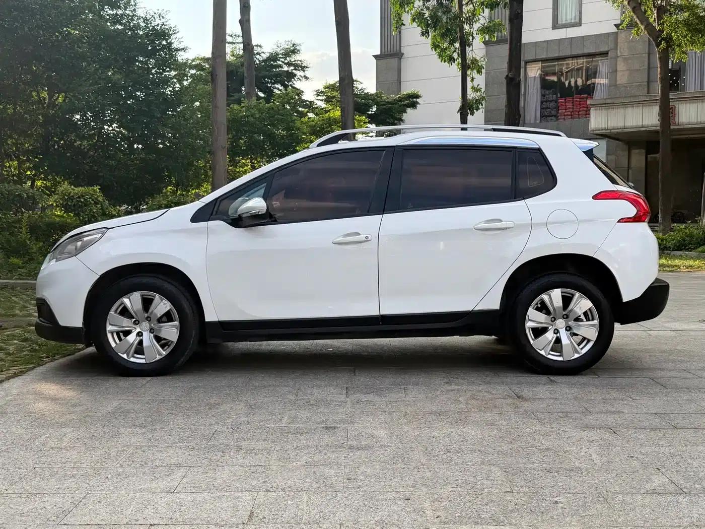 Peugeot 2008 2014 Model 1.6L Automatic Fashion Edition — миниатюра 4