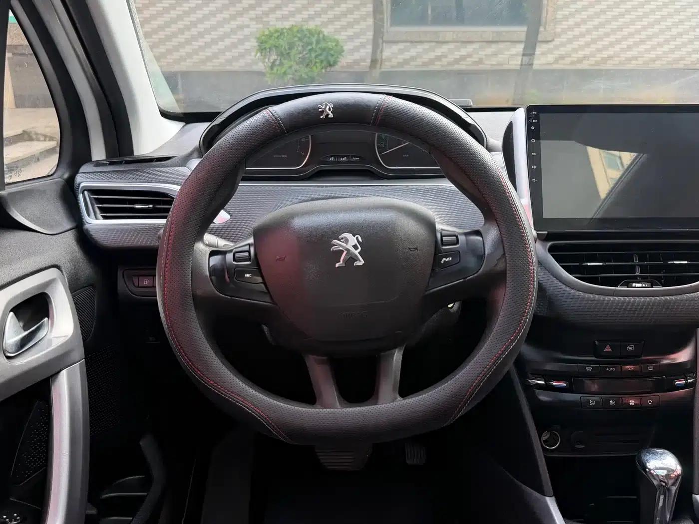 Peugeot 2008 2014 Model 1.6L Automatic Fashion Edition — миниатюра 8