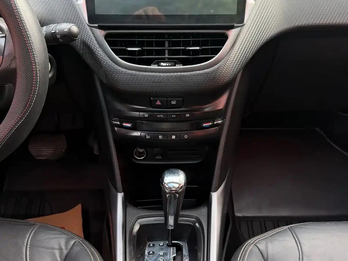 Peugeot 2008 2014 Model 1.6L Automatic Fashion Edition — миниатюра 9