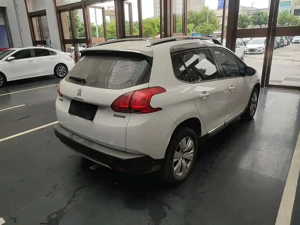 Peugeot 2008 2014 Model 1.6L Automatic Fashion Edition — миниатюра 7
