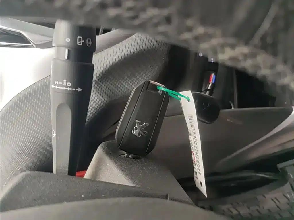 Peugeot 2008 2014 Model 1.6L Automatic Fashion Edition — миниатюра 9