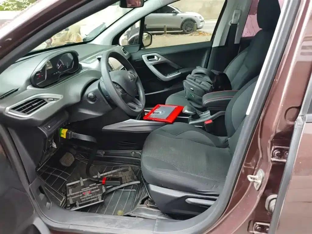 Peugeot 2008 2014 Model 1.6L Automatic Fashion Edition — миниатюра 15