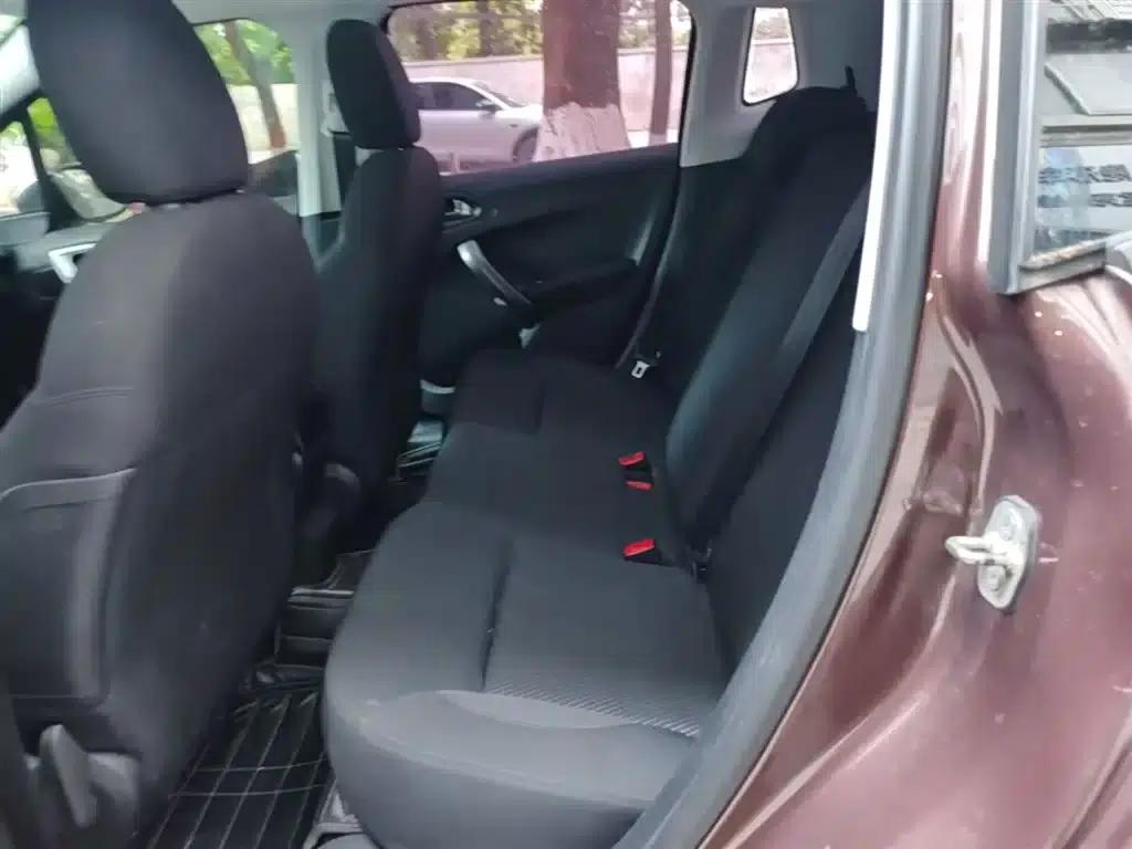 Peugeot 2008 2014 Model 1.6L Automatic Fashion Edition — миниатюра 17