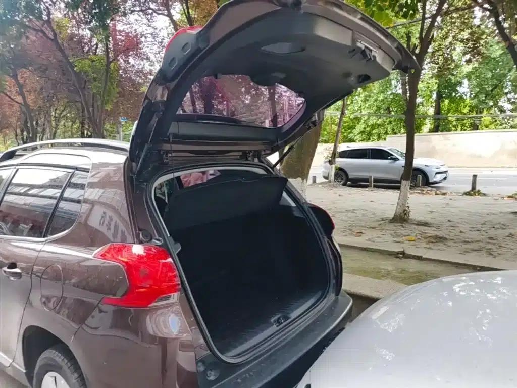 Peugeot 2008 2014 Model 1.6L Automatic Fashion Edition — миниатюра 19