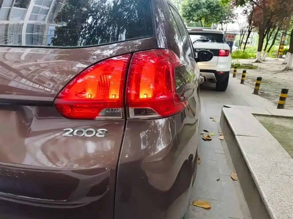 Peugeot 2008 2014 Model 1.6L Automatic Fashion Edition — миниатюра 8