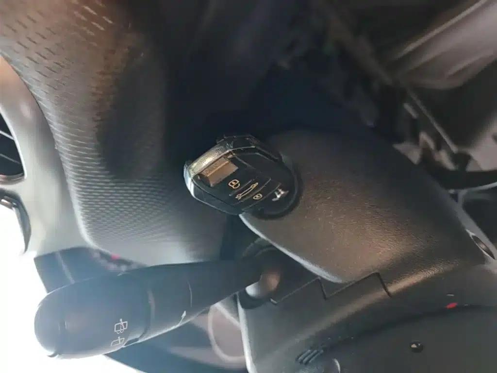 Peugeot 2008 2014 Model 1.6L Automatic Fashion Edition — миниатюра 9