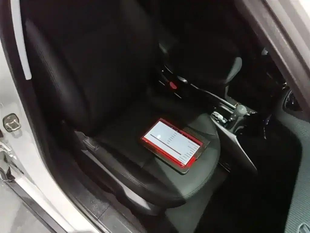 Peugeot 2008 2014 Model 1.6L Automatic Fashion Edition — миниатюра 25