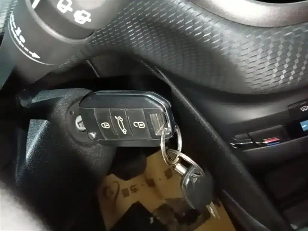 Peugeot 2008 2014 Model 1.6L Automatic Fashion Edition — миниатюра 9