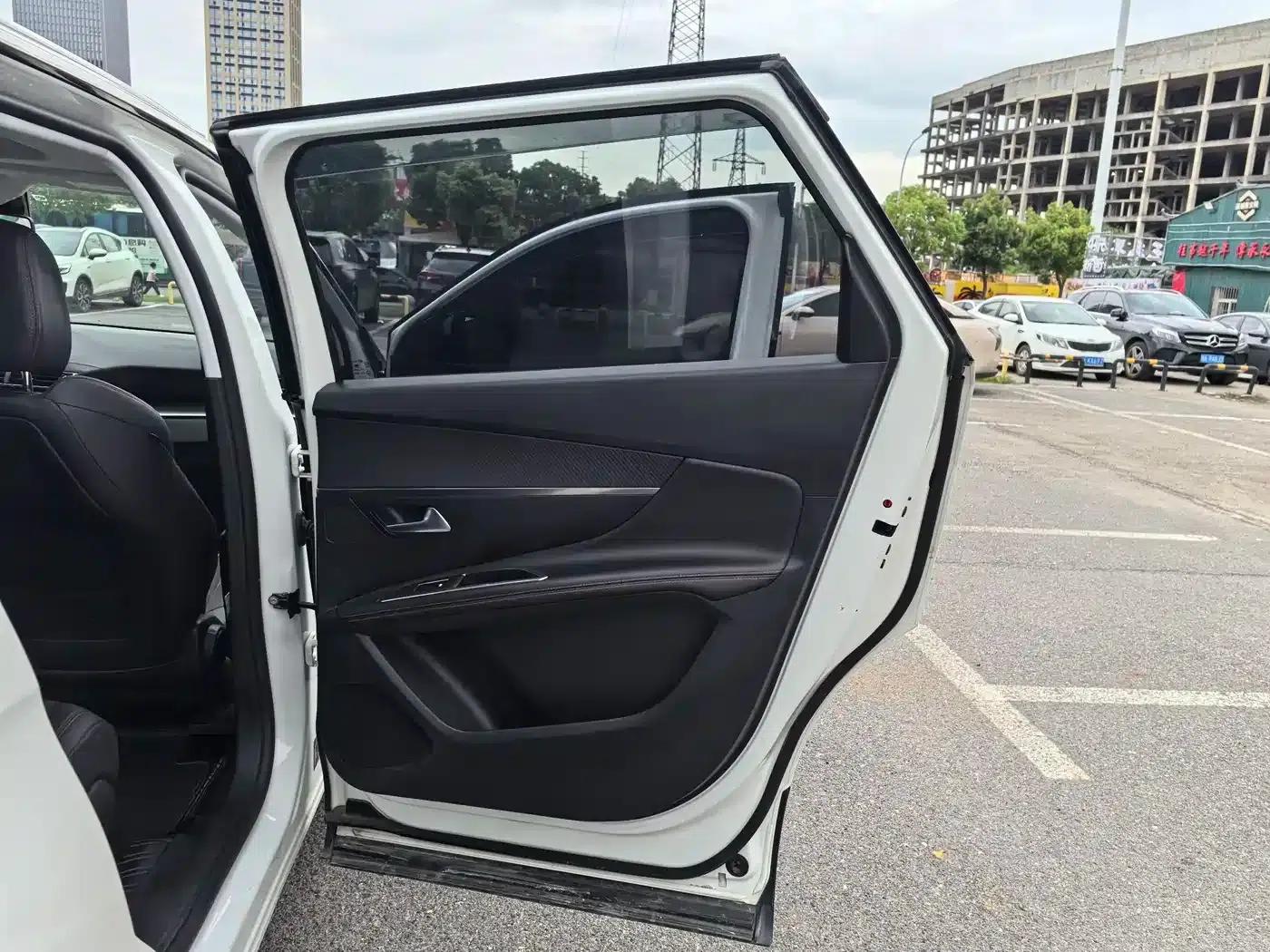 Peugeot 5008 2017 380THP 7-seater Elite Edition — миниатюра 16