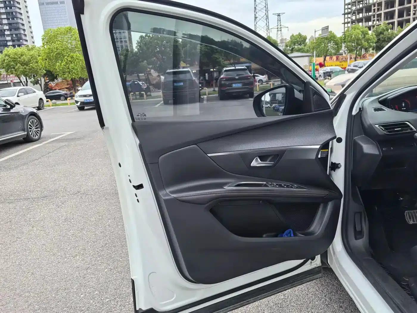 Peugeot 5008 2017 380THP 7-seater Elite Edition — миниатюра 18