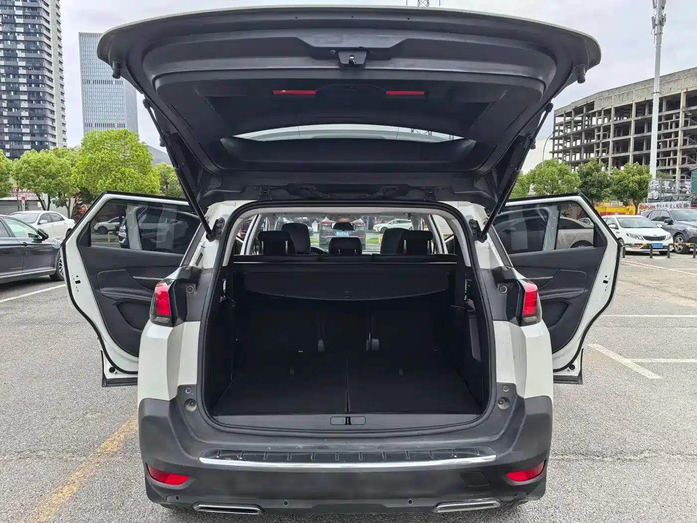 Peugeot 5008 2017 380THP 7-seater Elite Edition — миниатюра 19