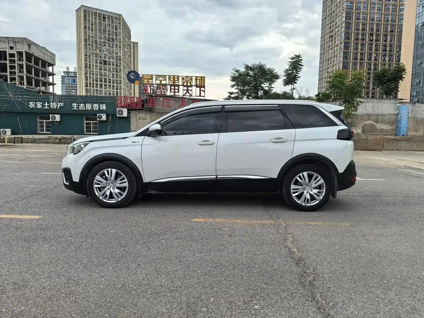 Peugeot 5008 2017 380THP 7-seater Elite Edition — миниатюра 3