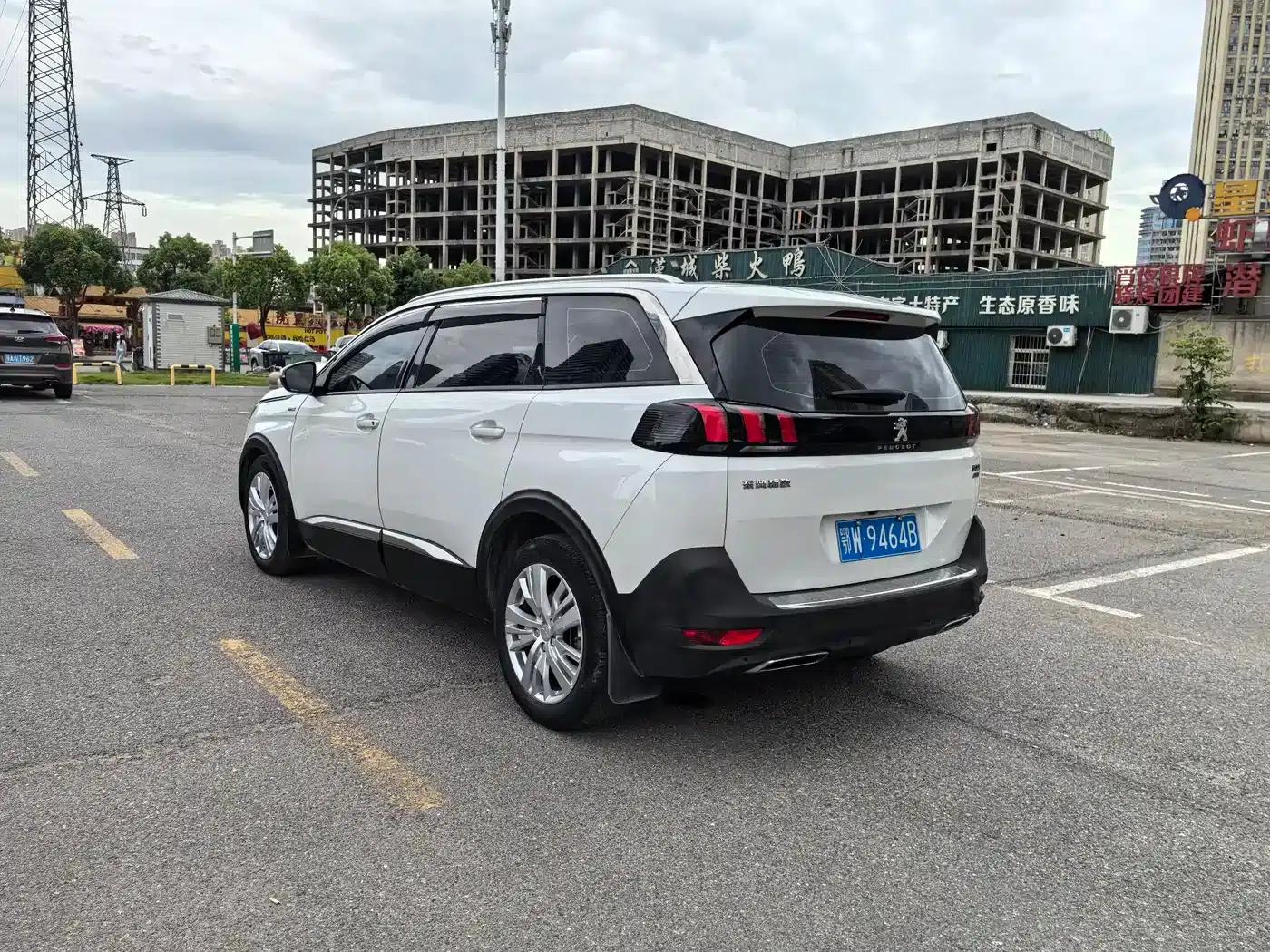 Peugeot 5008 2017 380THP 7-seater Elite Edition — миниатюра 4
