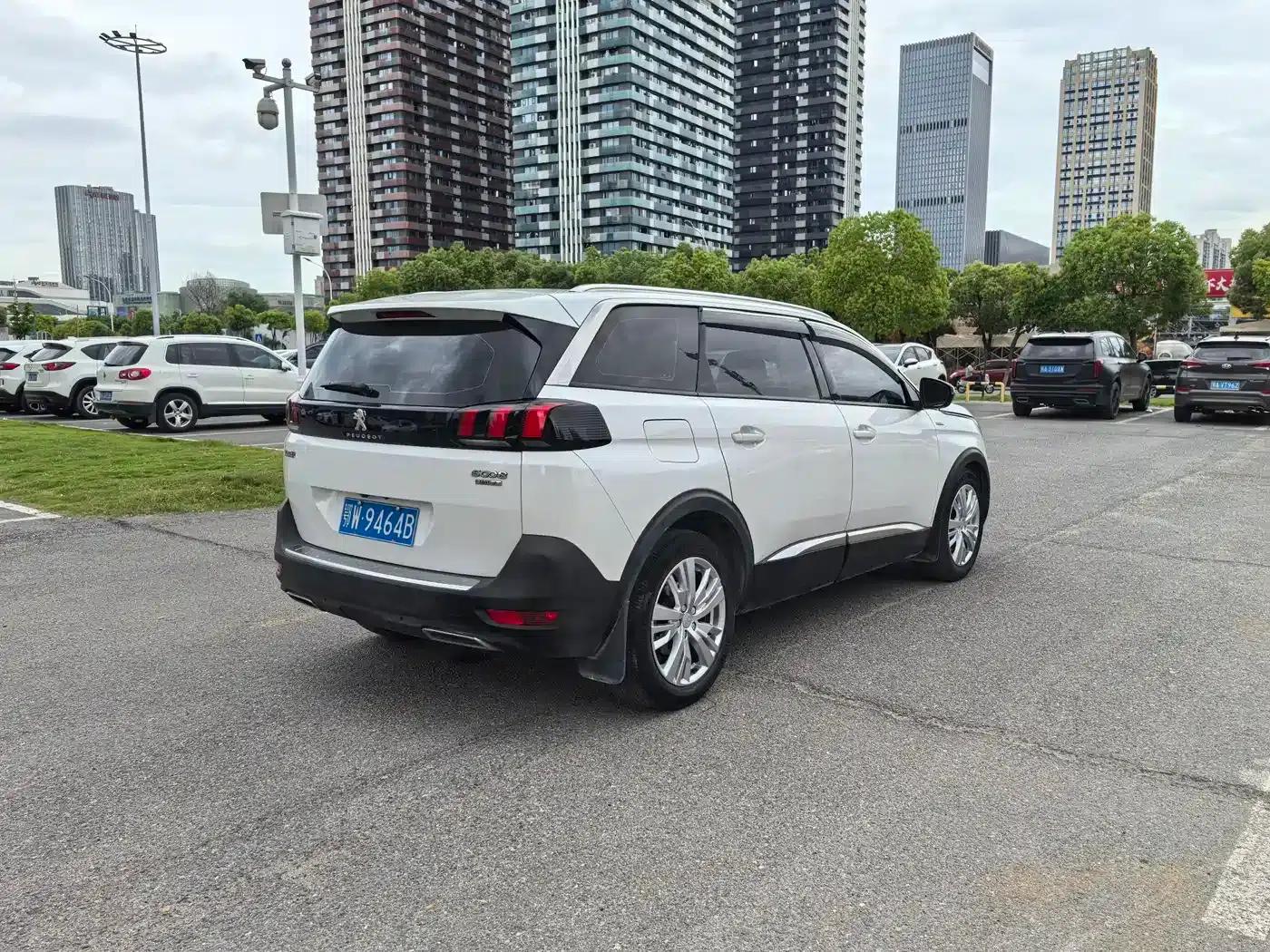 Peugeot 5008 2017 380THP 7-seater Elite Edition — миниатюра 6