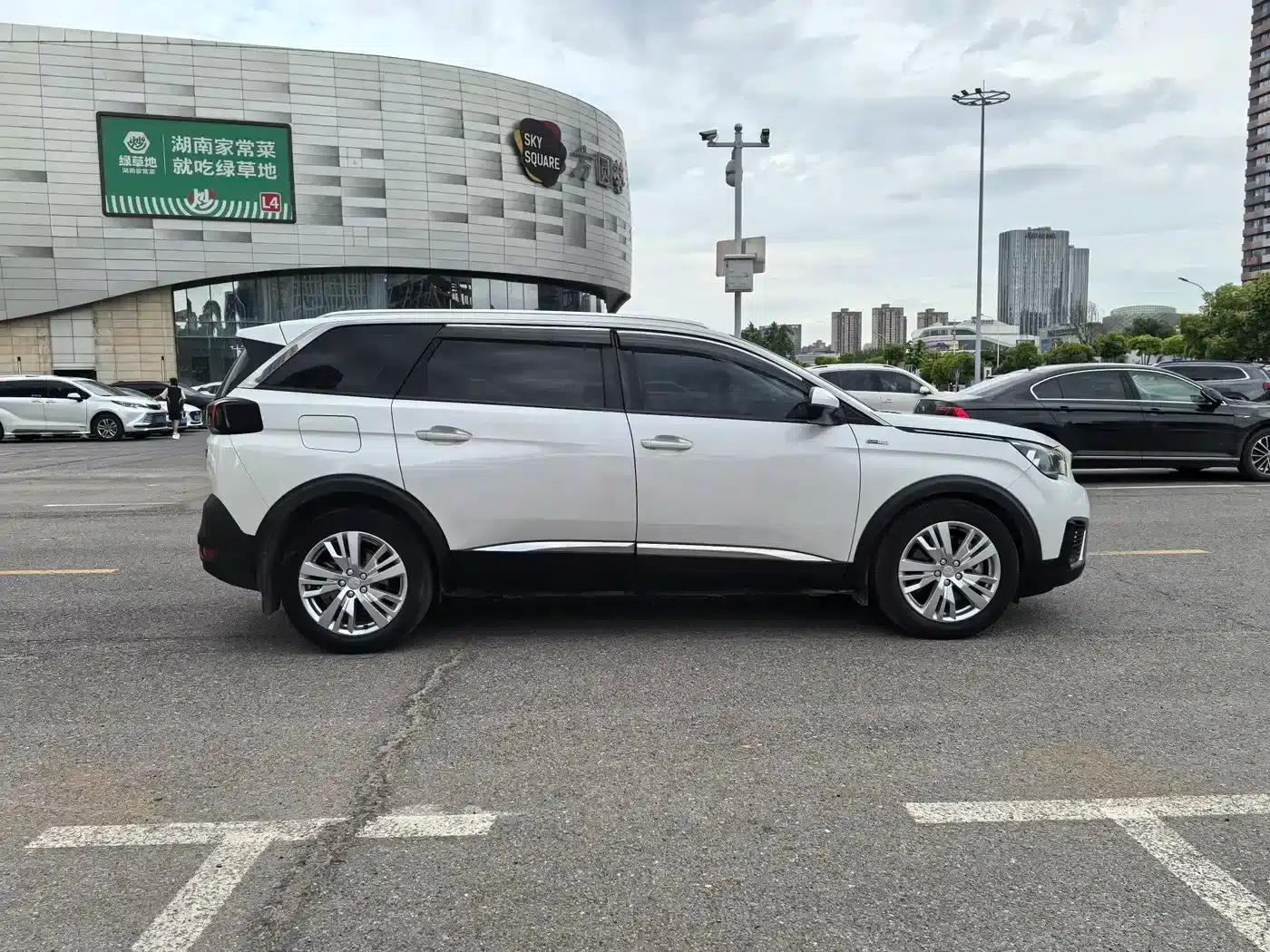 Peugeot 5008 2017 380THP 7-seater Elite Edition — миниатюра 7