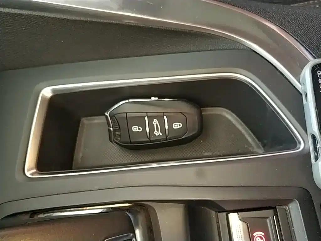 Peugeot 5008 2017 380THP 7-seater Elite Edition — миниатюра 9