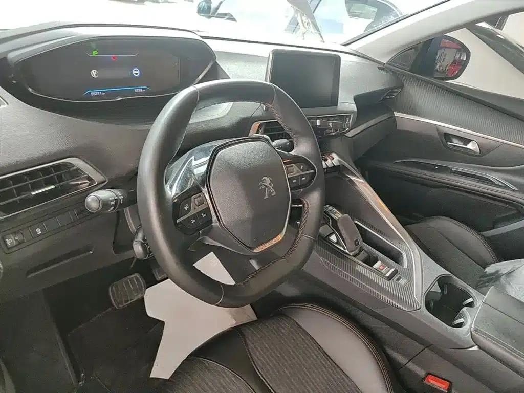 Peugeot 5008 2017 380THP 5-seater Elite Edition — миниатюра 11
