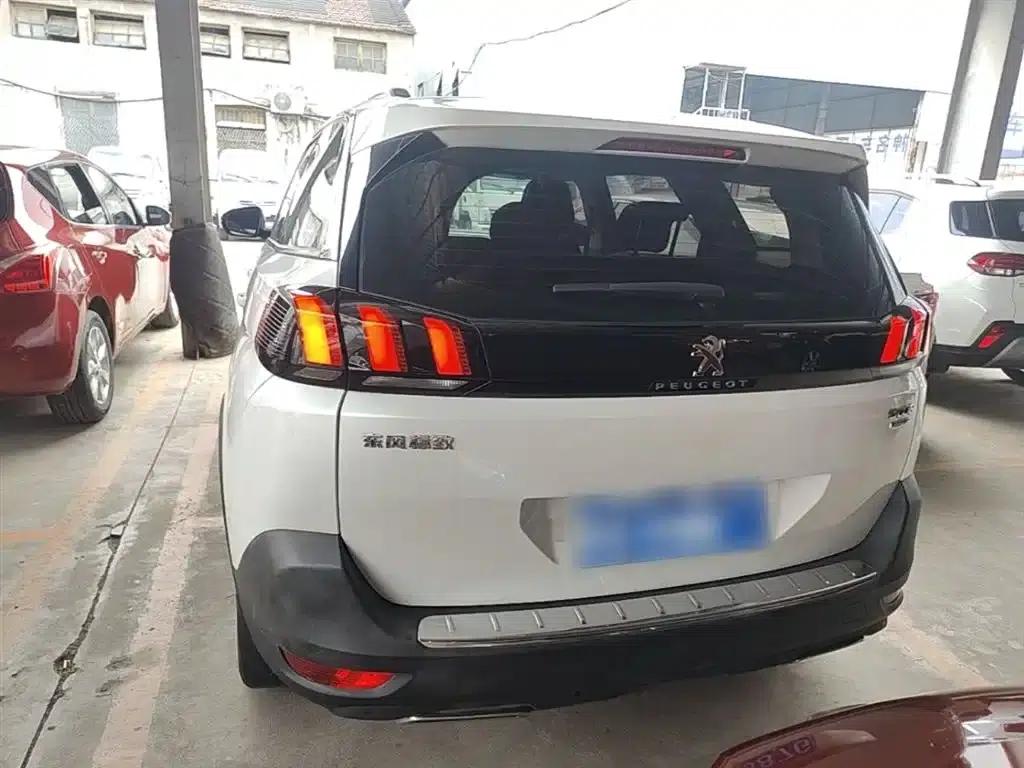 Peugeot 5008 2017 380THP 5-seater Elite Edition — миниатюра 6