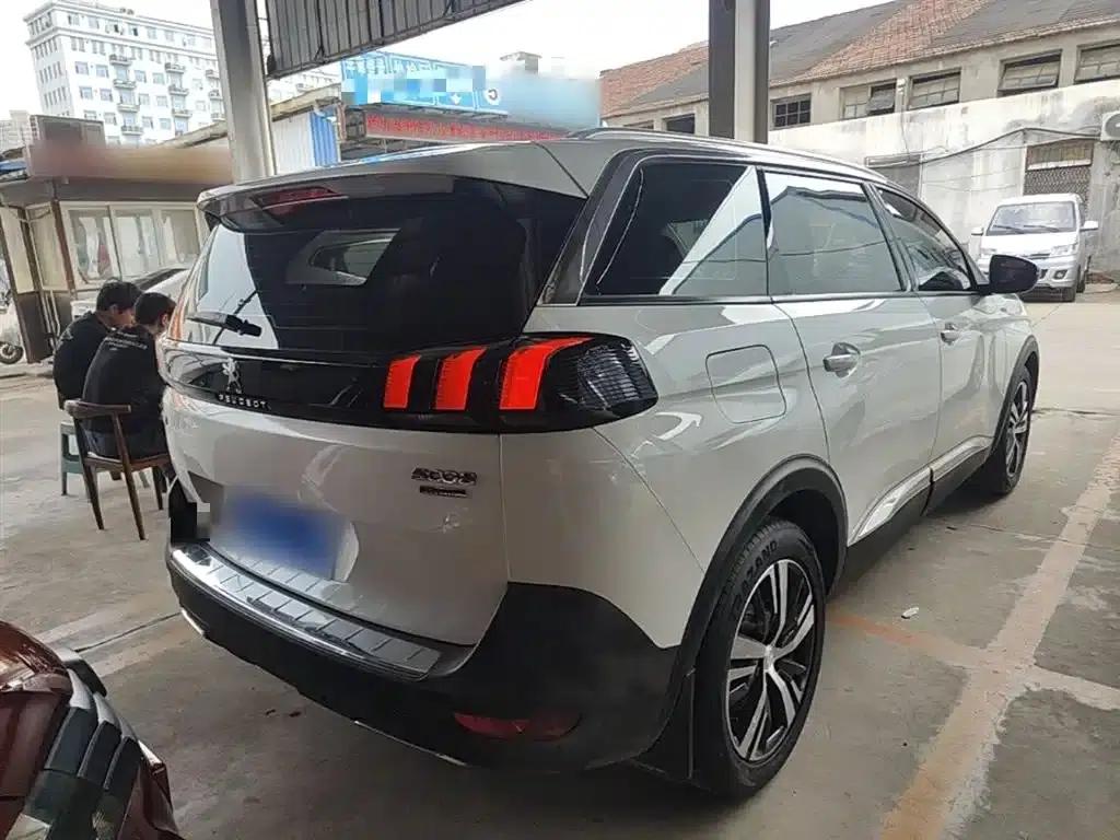 Peugeot 5008 2017 380THP 5-seater Elite Edition — миниатюра 7
