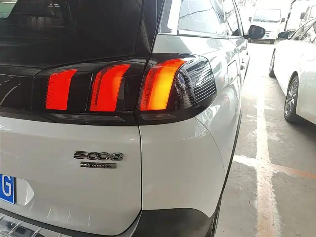 Peugeot 5008 2017 380THP 5-seater Elite Edition — миниатюра 8