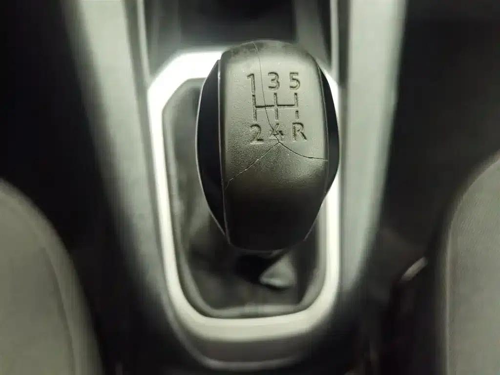 Peugeot 301 2016 1.6L Manual Comfort Edition — миниатюра 13