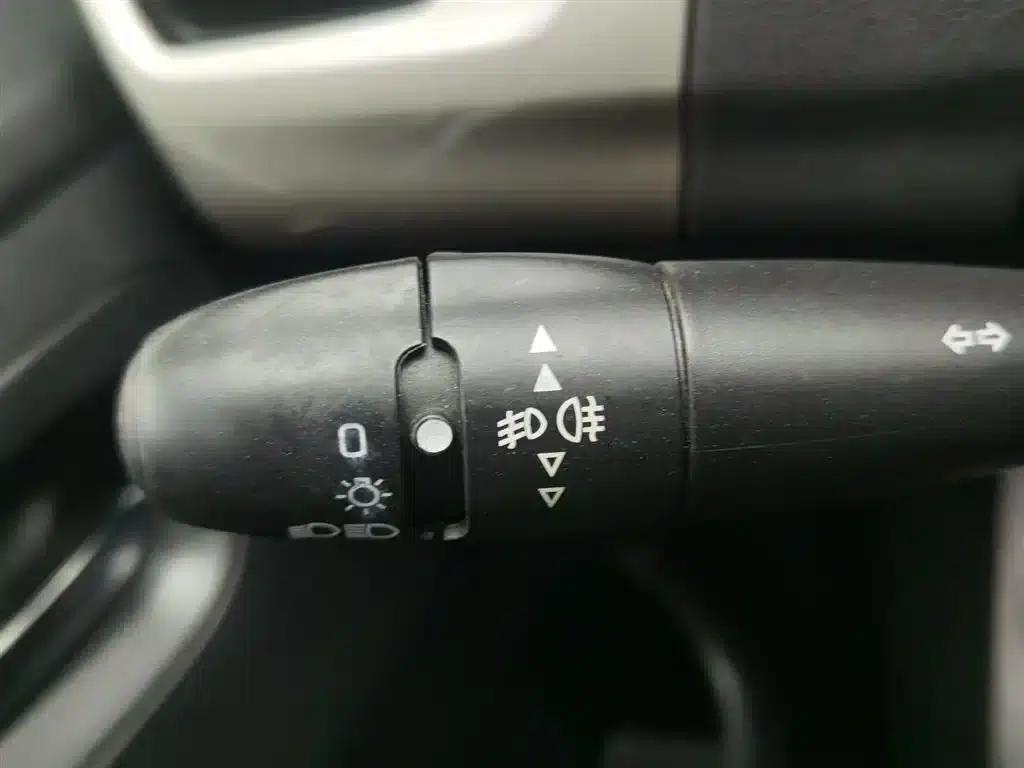 Peugeot 301 2016 1.6L Manual Comfort Edition — миниатюра 21