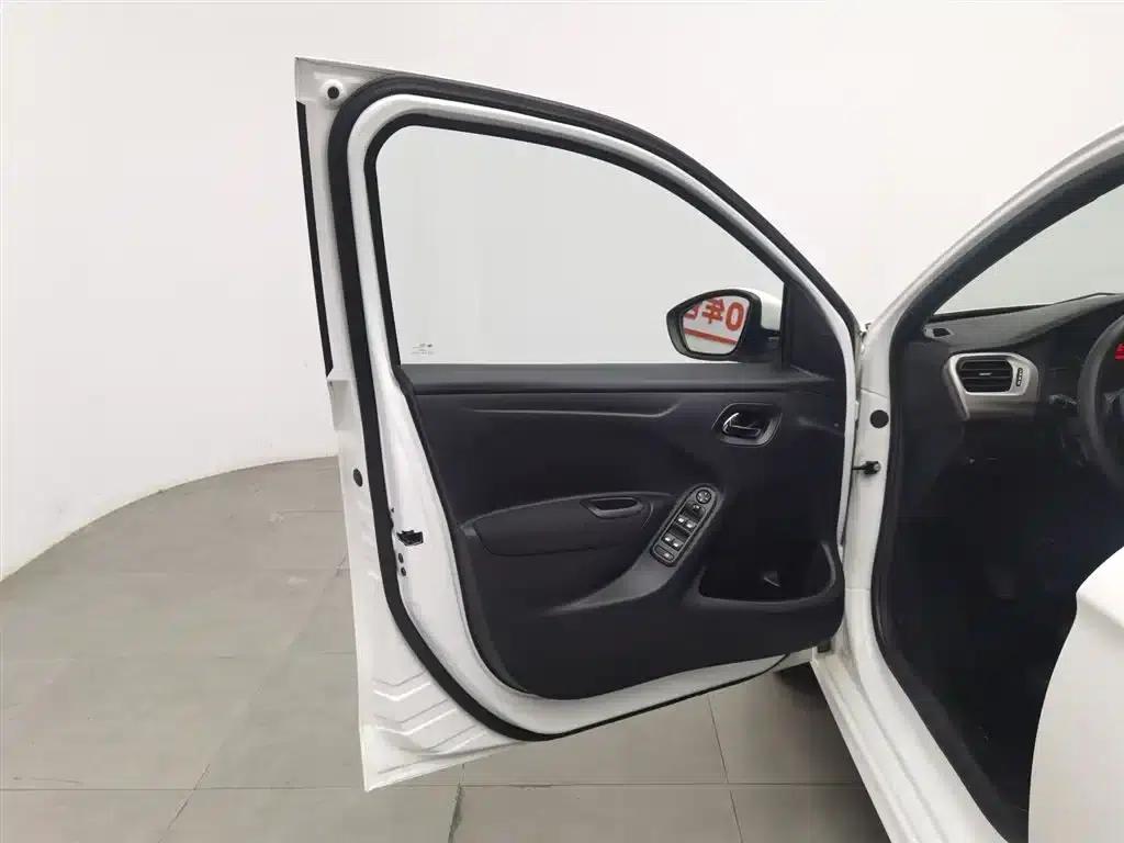 Peugeot 301 2016 1.6L Manual Comfort Edition — миниатюра 8