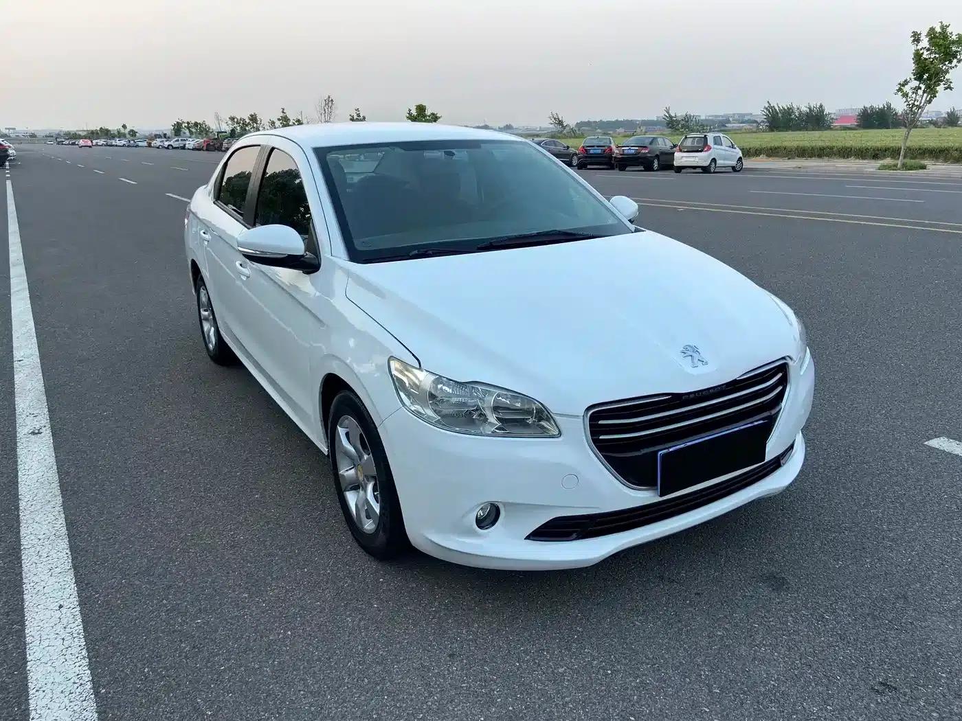 Peugeot 301 2014 1.6L Manual Comfort Edition — миниатюра 3