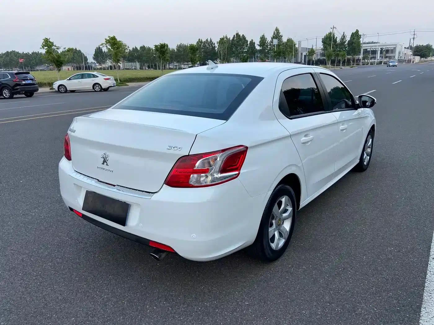 Peugeot 301 2014 1.6L Manual Comfort Edition — миниатюра 4