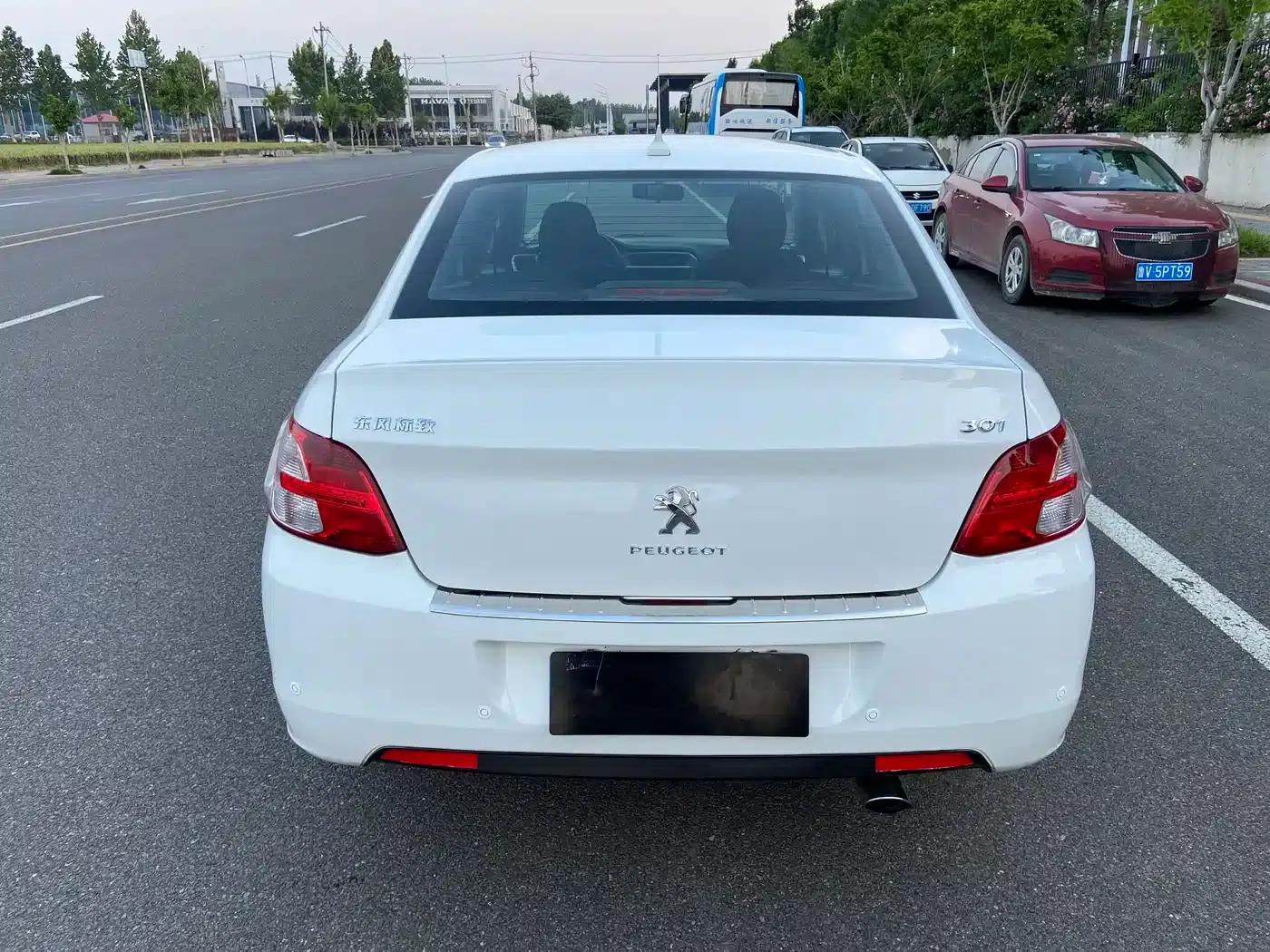 Peugeot 301 2014 1.6L Manual Comfort Edition — миниатюра 5