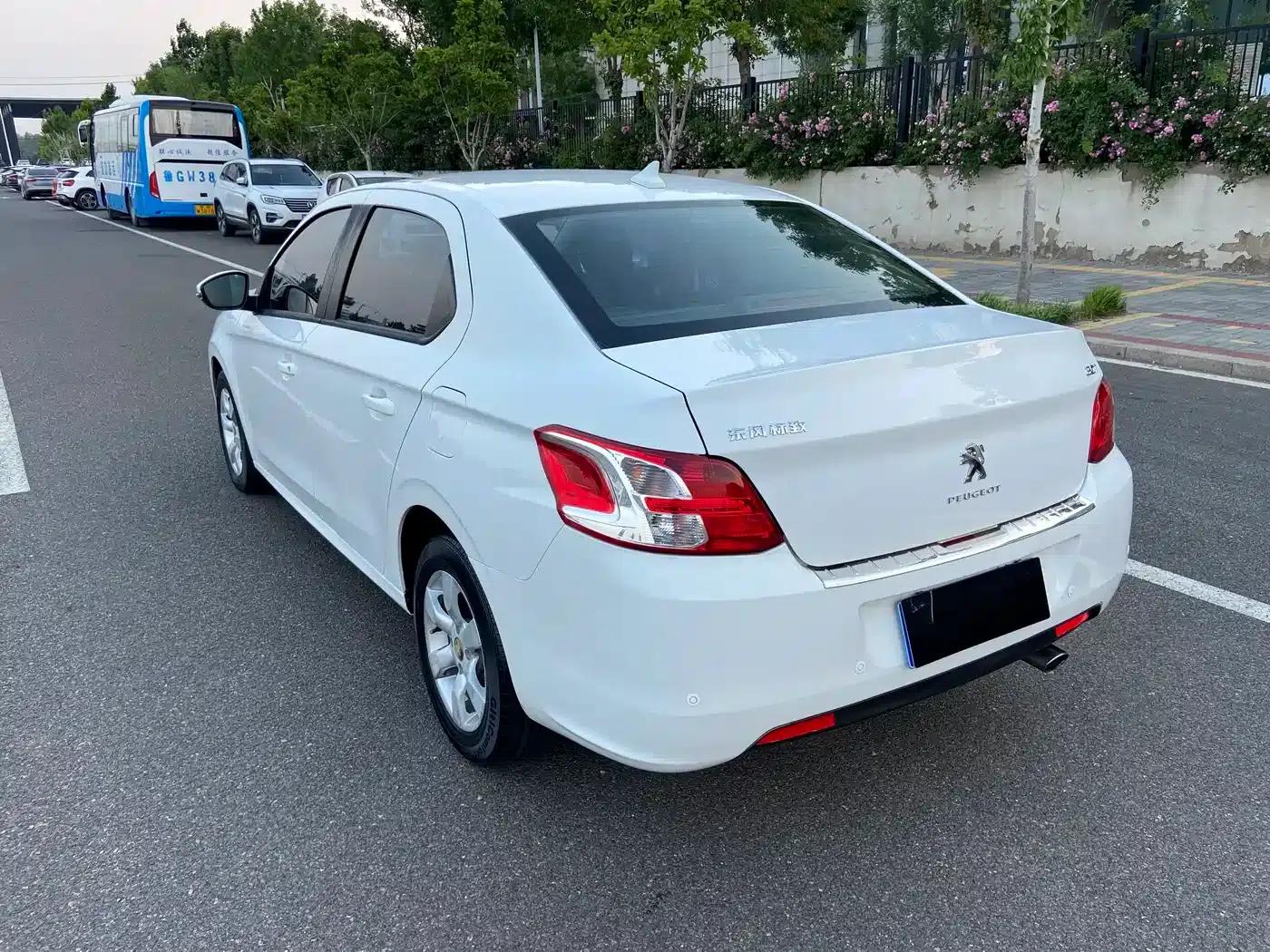 Peugeot 301 2014 1.6L Manual Comfort Edition — миниатюра 6