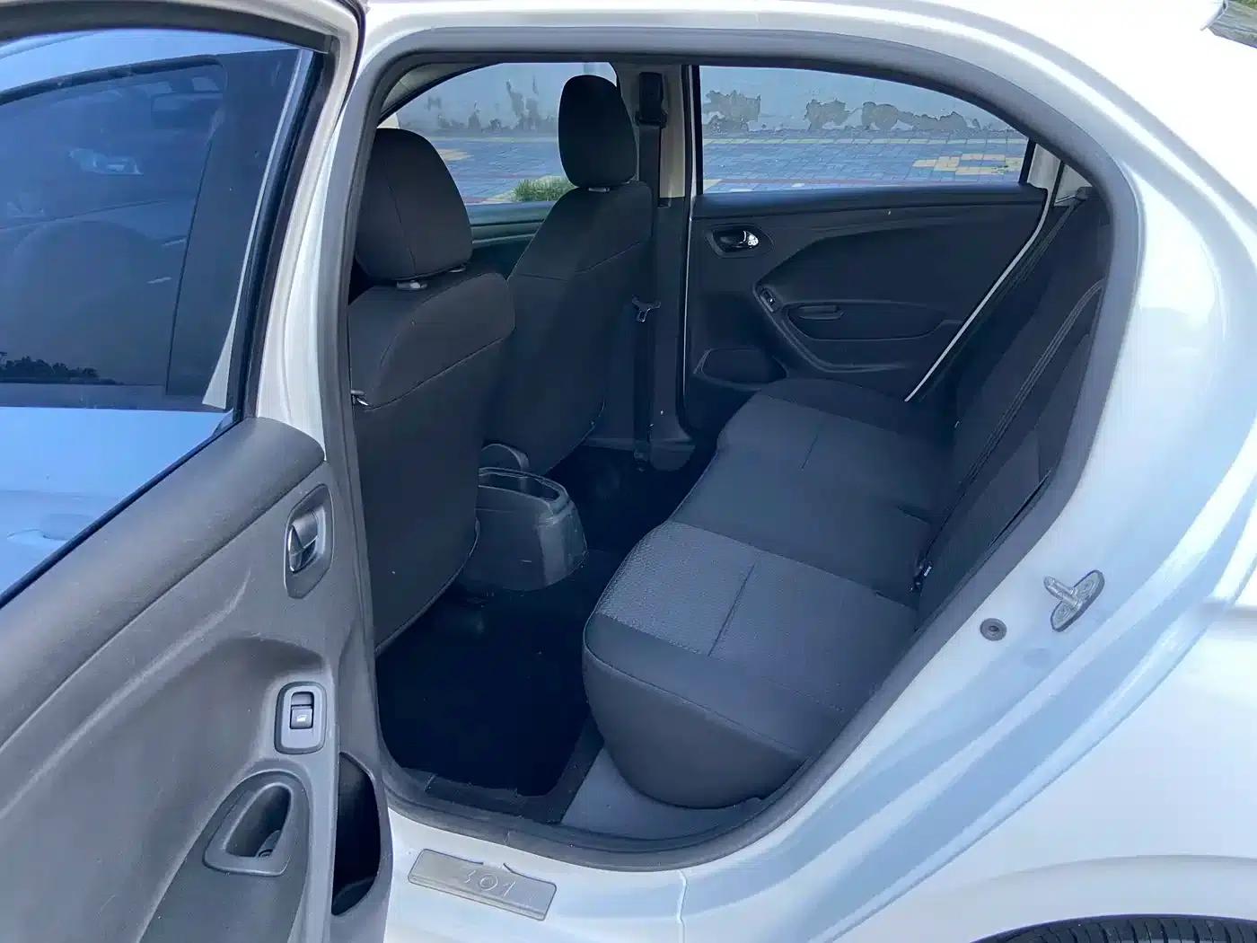 Peugeot 301 2014 1.6L Manual Comfort Edition — миниатюра 9