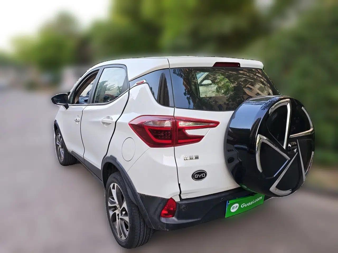 BYD Yuan 2017 1.5L Automatic Cool & Connected Model — миниатюра 4