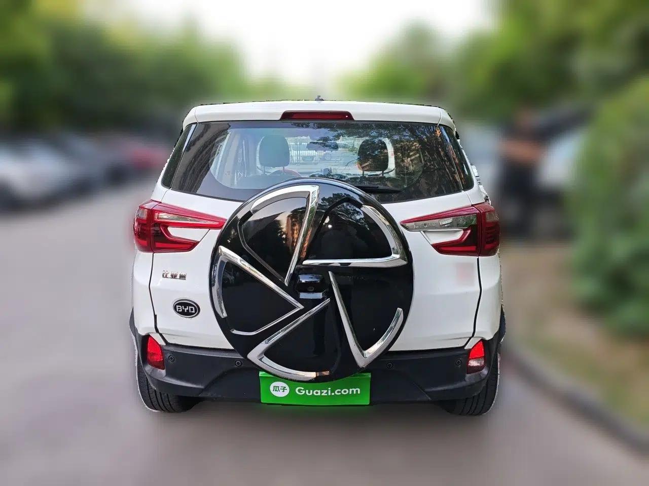 BYD Yuan 2017 1.5L Automatic Cool & Connected Model — миниатюра 5