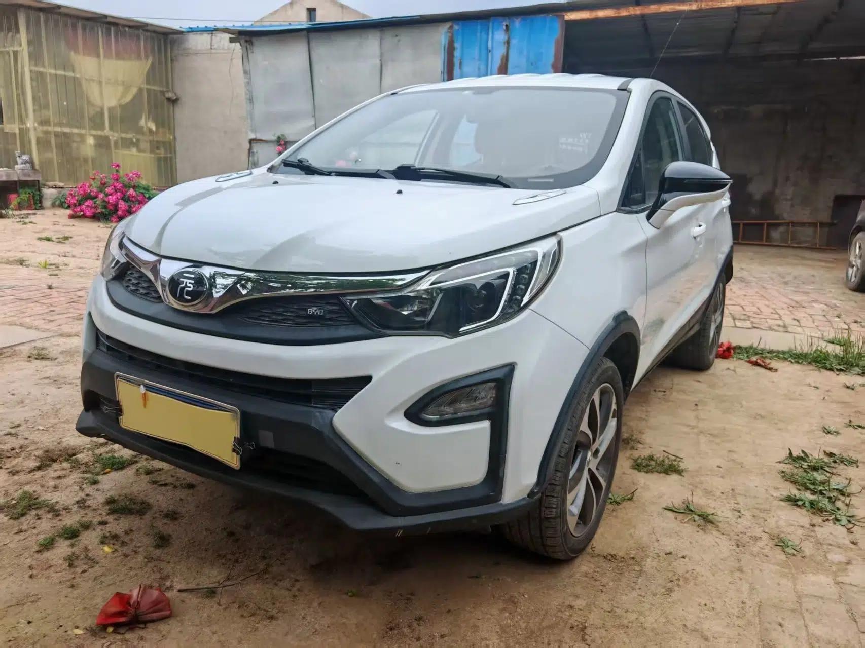 BYD Yuan 2017 1.5L Automatic Cool & Connected Model — миниатюра 1
