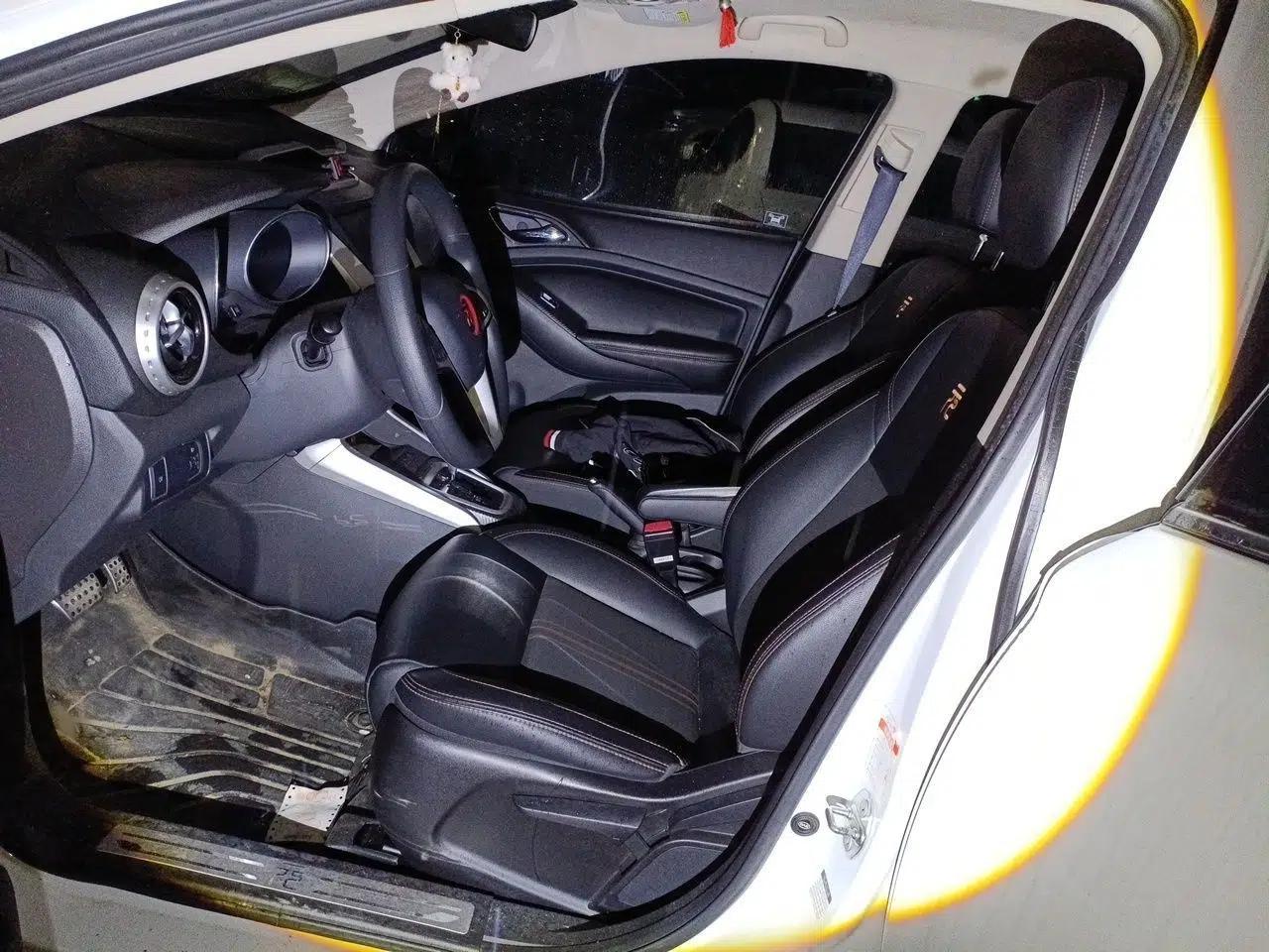BYD Yuan 2017 1.5L Automatic Cool & Connected Model — миниатюра 12