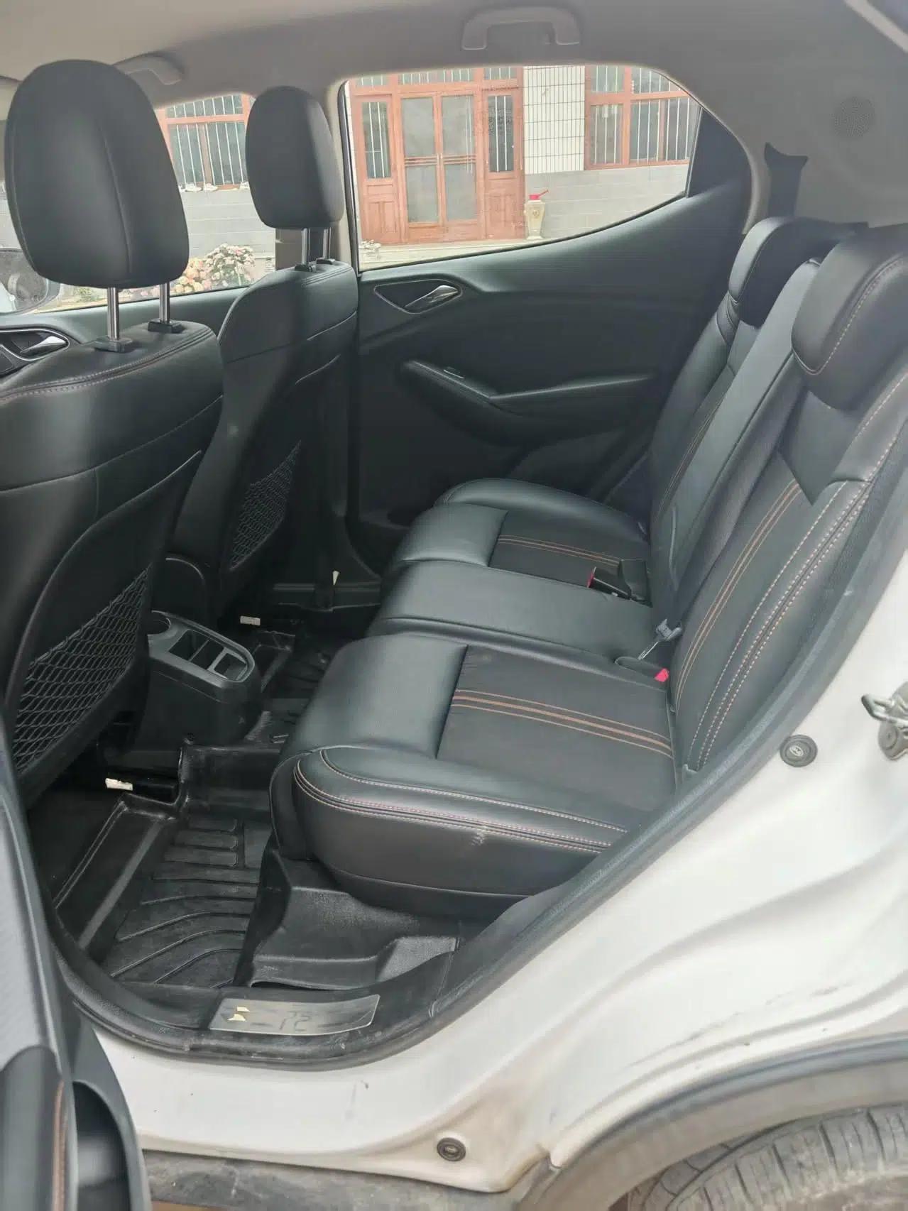BYD Yuan 2017 1.5L Automatic Cool & Connected Model — миниатюра 17